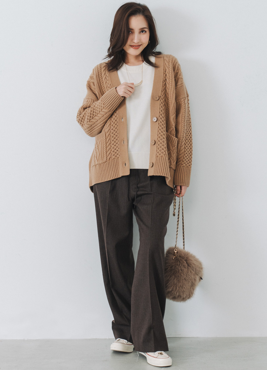 圓領羊毛短版針織上衣